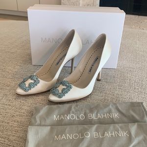 NWT Never worn Manolo Blahnik Satin Hangisi Bridal